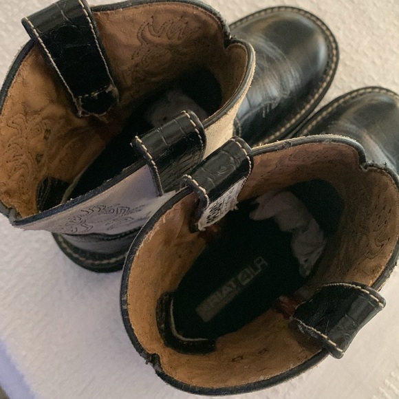 ARIAT Woman’s Embossed Fatbaby Western Boots - Picture 5 of 15